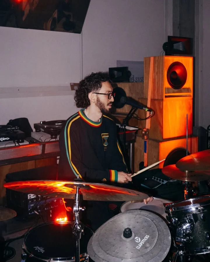 João Soares à bateria na estreia do João Soares Collective.