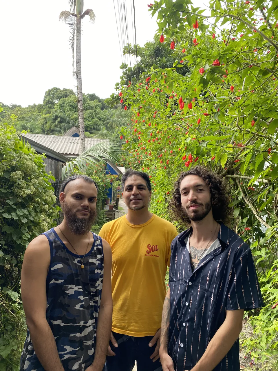 Triple Frontera em um retrato ao ar livre.